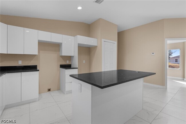 Building Photo - 3513 NE 17th Pl