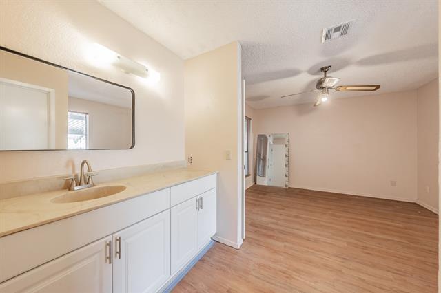 Building Photo - 103 W Timberview Ln