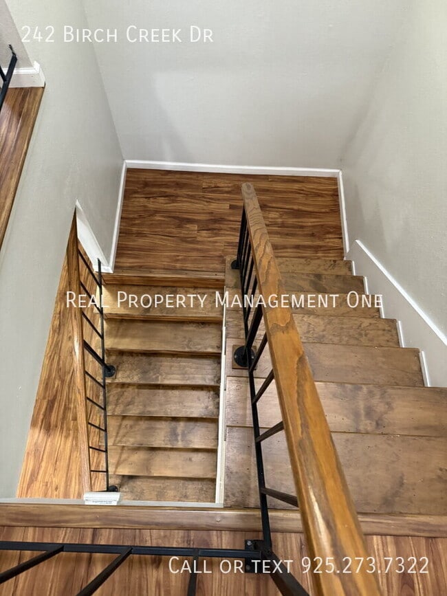 Building Photo - 242 Birch Creek Dr