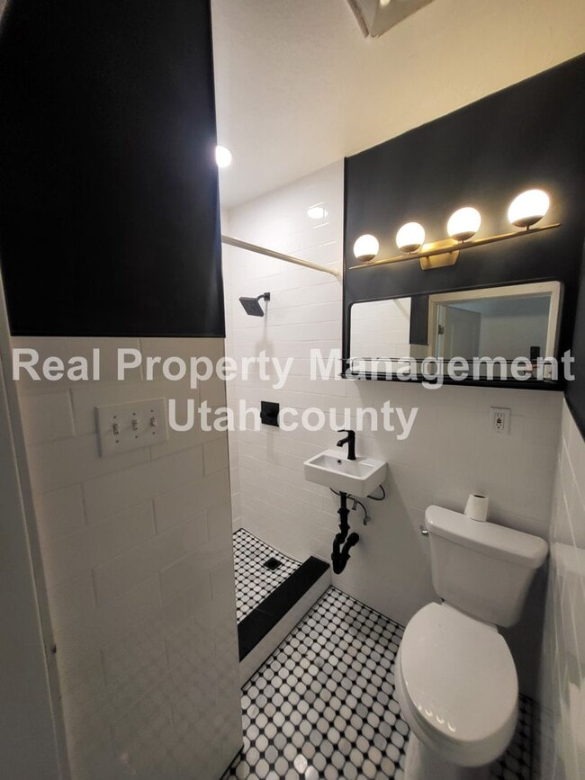 Building Photo - Pet Friendly Home in Provo