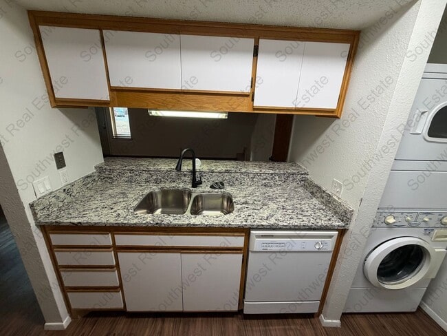 Building Photo - Great condo in Colonial Park