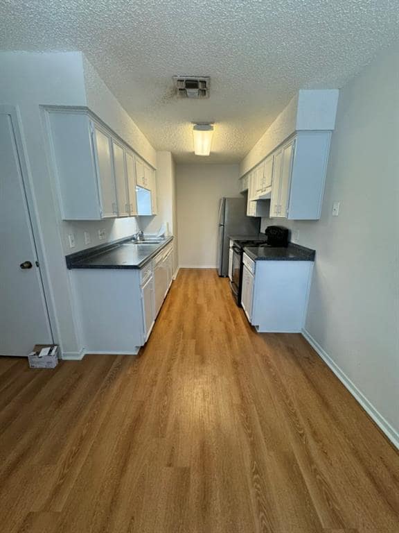 Building Photo - 7000 Oak Meadow Cir