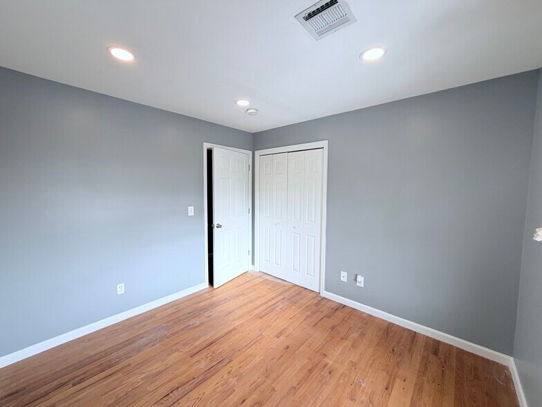 Building Photo - 181 Camden St