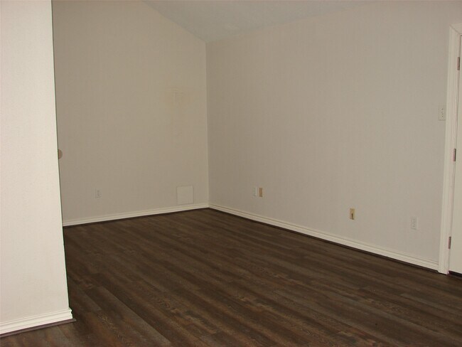 Building Photo - 7010 Buchanan Dr