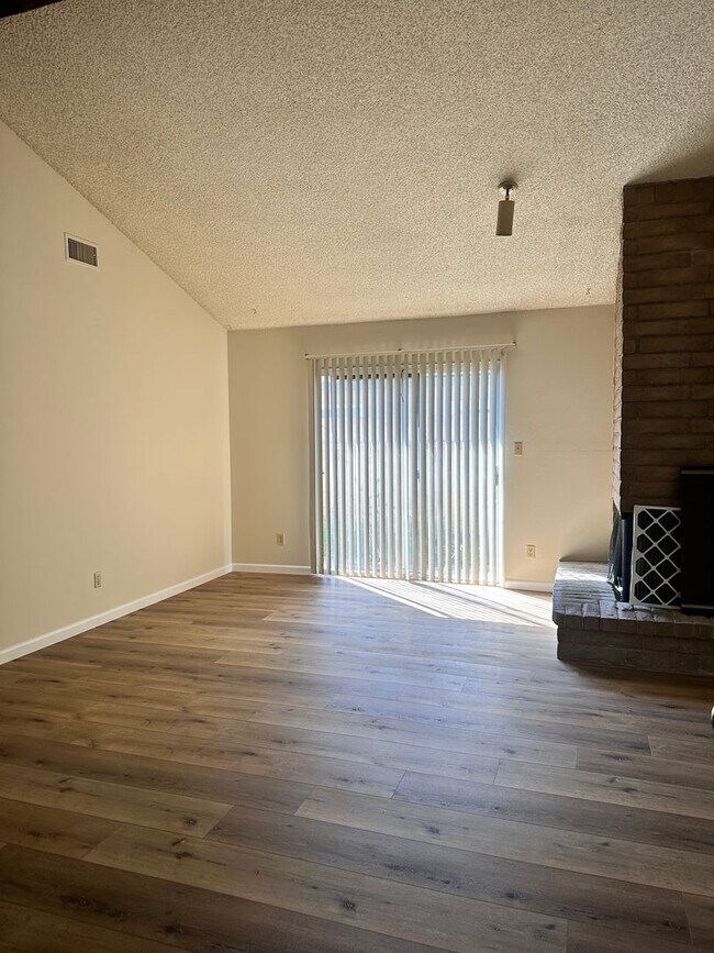 Building Photo - 8817 Littleoaks Way