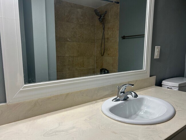 Building Photo - 359 N Post Oak Ln