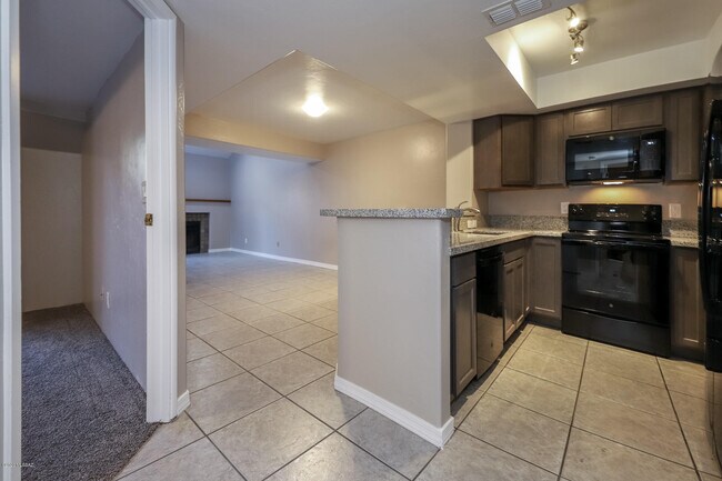 Building Photo - 4021 N Weimer Pl