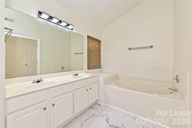 Building Photo - 10208 Old Carolina Dr