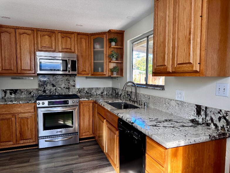 Building Photo - 5121 Montreal Dr
