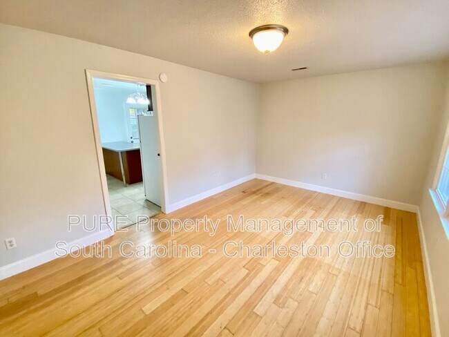 Building Photo - 7648 Hillview Ln