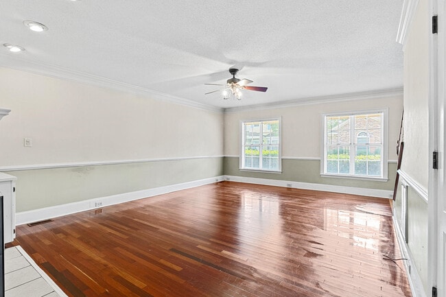 Building Photo - 15 Mulberry Ln