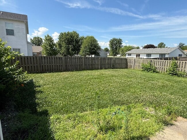 Building Photo - 417 DALHLIA