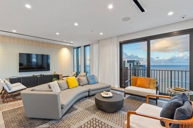 Building Photo - 987 Queen St