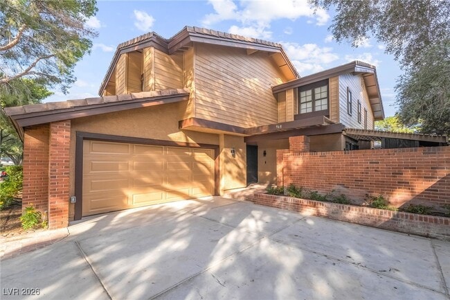 Building Photo - 968 Pinehurst Dr