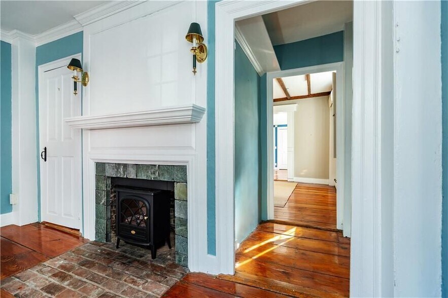 Building Photo - 19 King St