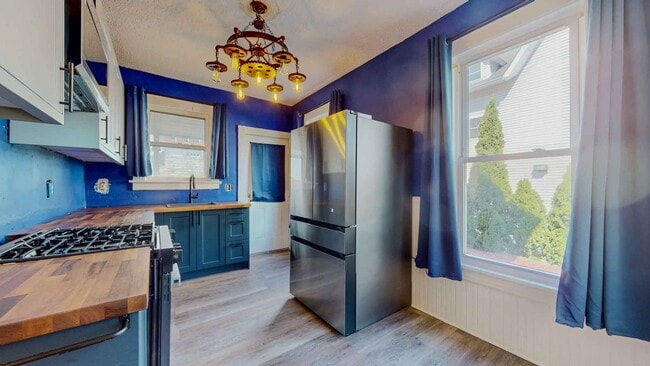 Building Photo - Bright & Spacious 1-Bedroom Apartment