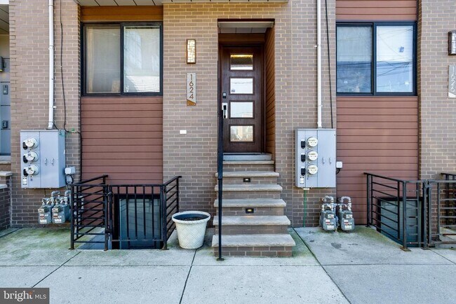 Building Photo - 1624 Cambridge St