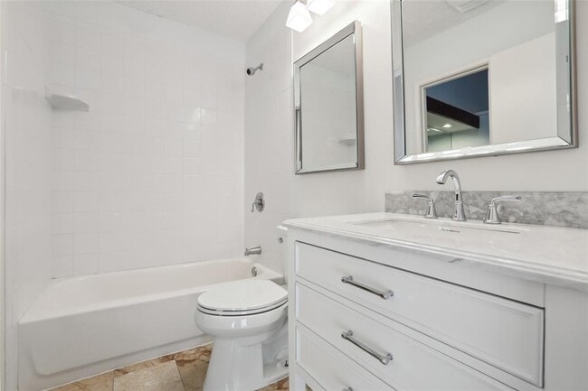 Building Photo - 7122 Wood Hollow Dr