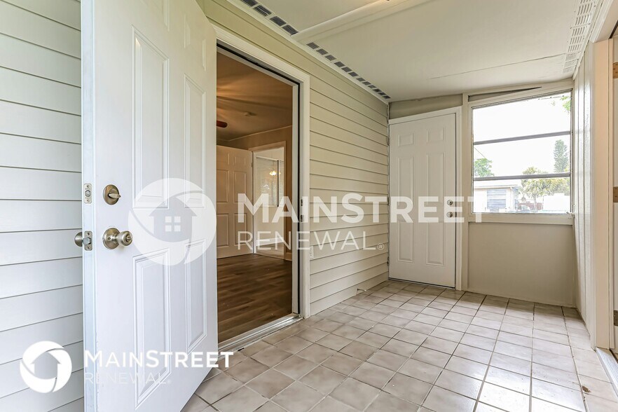 Building Photo - 6830 S Biscayne Dr