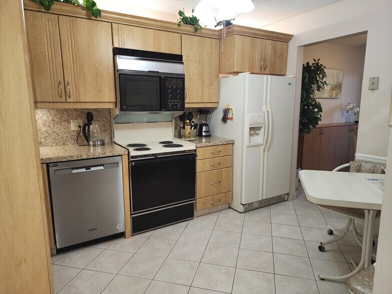 Building Photo - 5901 Camino del Sol St