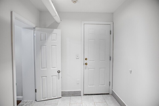 Building Photo - 7812 Hudson Ave