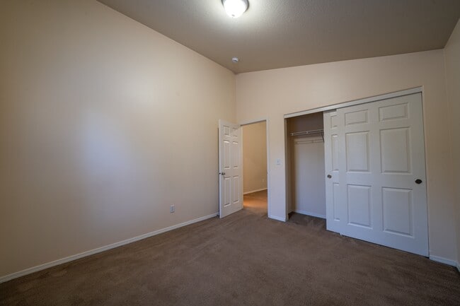 Building Photo - 7588 NE Curtis Ct