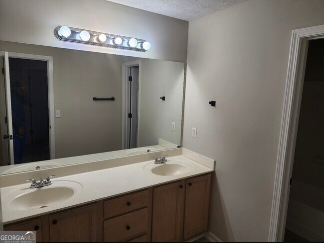 Building Photo - 138 Shady View Pl