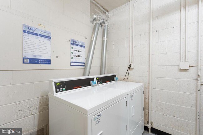 Building Photo - 1931 N Cleveland St