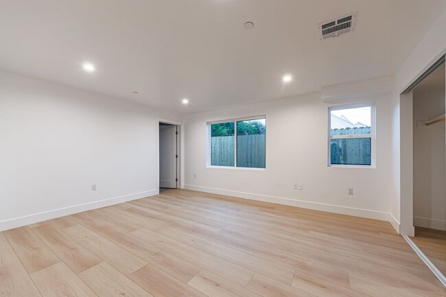 Building Photo - 1656 S Hayworth Ave