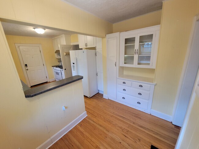 Building Photo - 5830 Holmes St