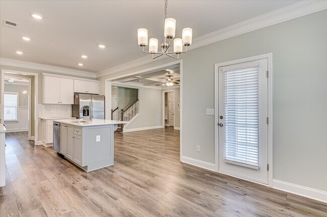 Building Photo - 705 Navan Ln