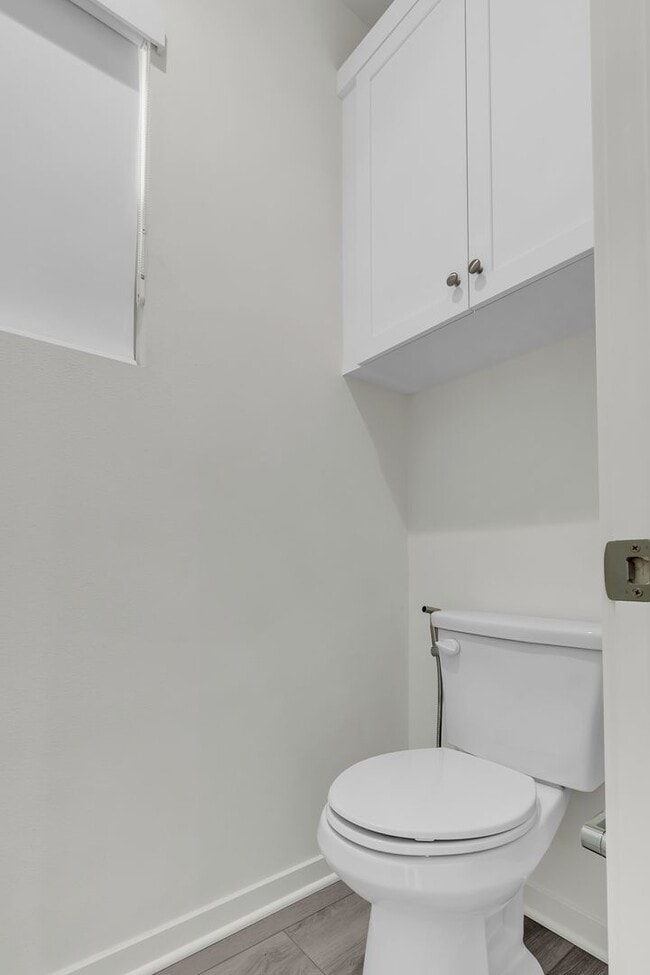 Building Photo - 711 Spring Gdn