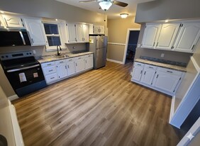 Building Photo - 130 Woodlawn Ave