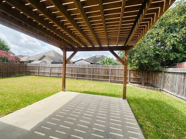 Building Photo - 6017 Tapestry Dr