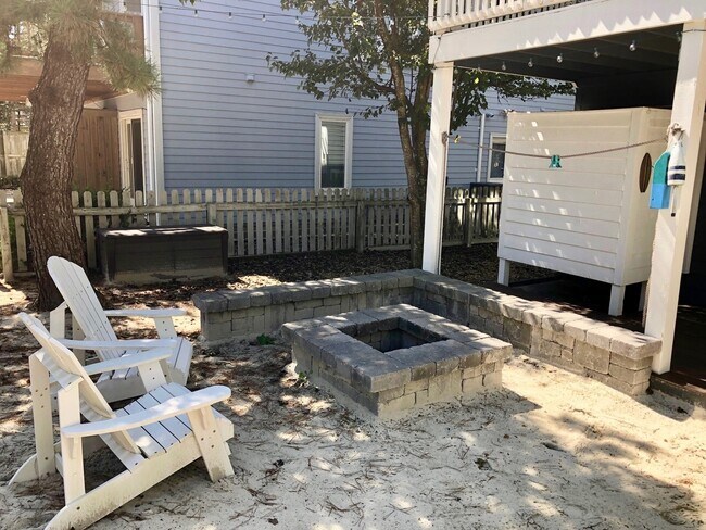 Building Photo - Beautiful Furnished Croatan Beach Home.