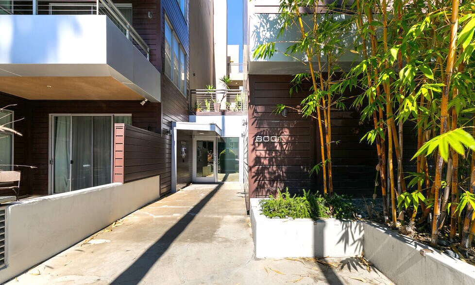 Front entrance - 6001 Carlton Way