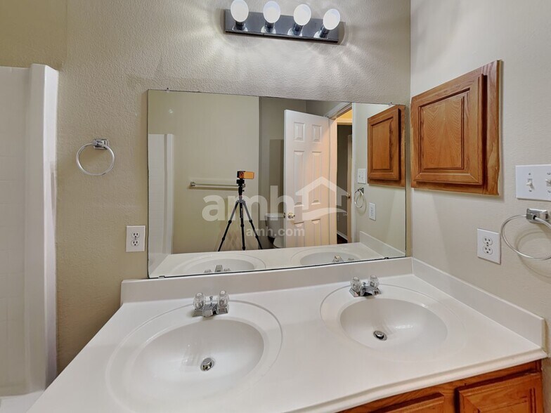 Building Photo - 1941 Wild Horse Way