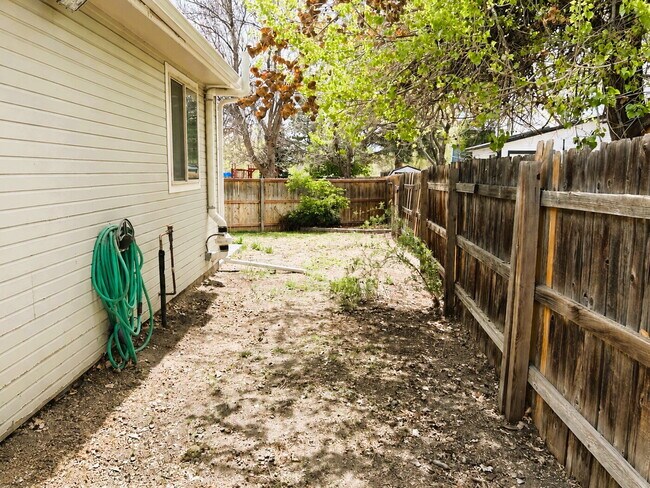 Building Photo - AVAILABLE NOW!  Charming Home in the Cottonwood Community!"