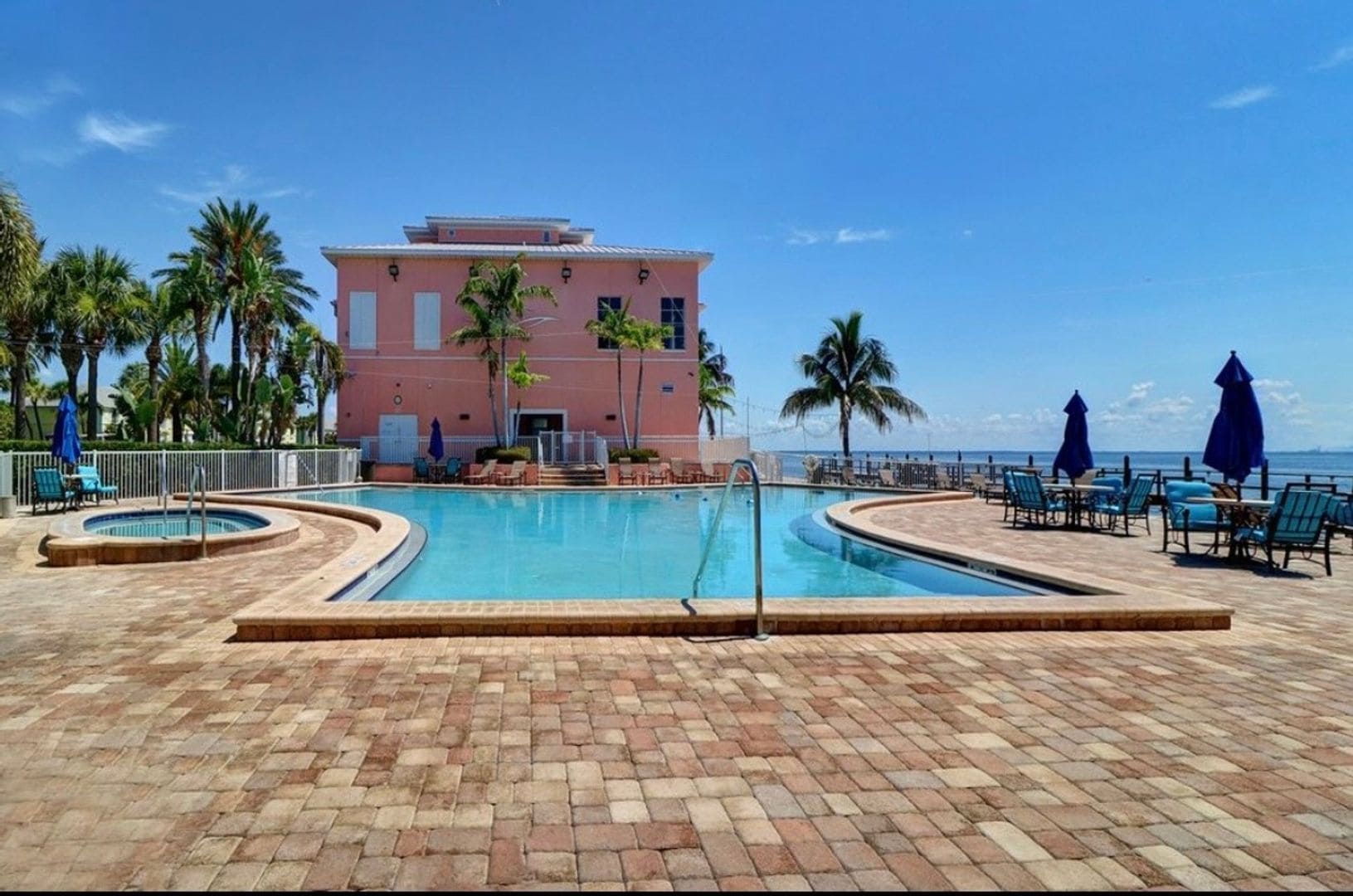 Building Photo - 5215 Coquina Key Dr SE