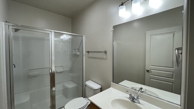 Building Photo - 5-Bedroom Colonial in Lake Ridge