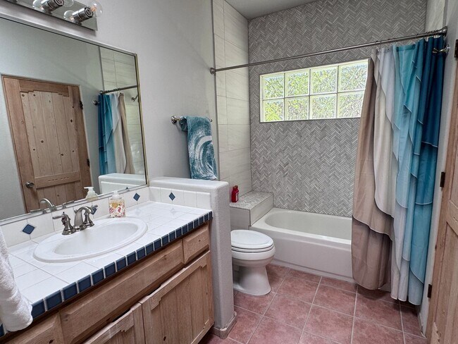 Building Photo - 3 Bedroom, 2.5 Bathroom Home in Tijeras, NM