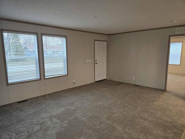 Building Photo - 415 NW Poplar Ave