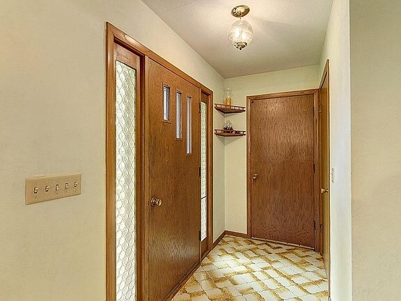 Building Photo - 13300 W Sunny View Dr