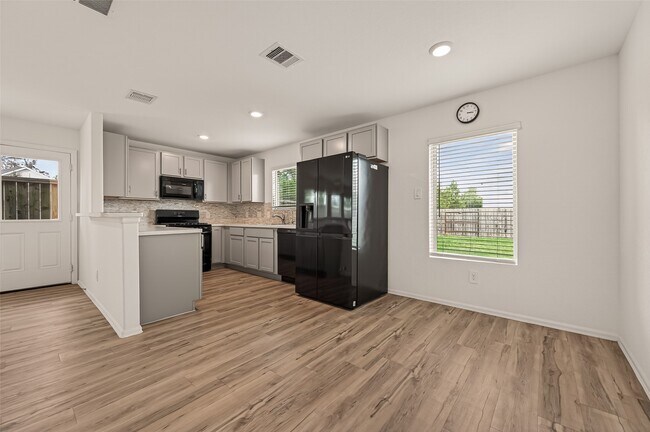 Building Photo - 1307 Vincente Ct