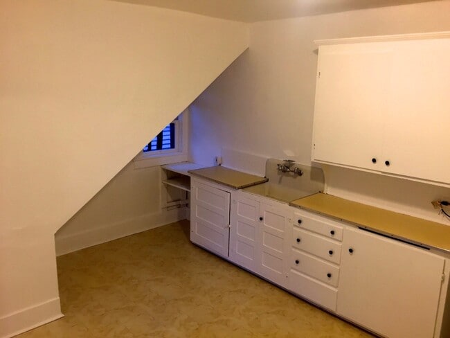 Building Photo - 505 SE Lyon St