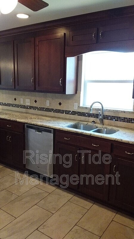 Building Photo - 5129 Highland Ave