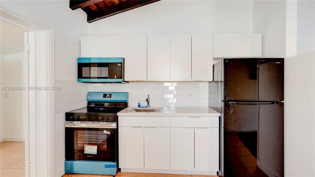 Building Photo - 1085 NE 128th St