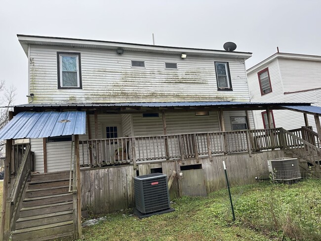 Building Photo - Like New Spacious Petersburg 3 bed 2 bath ...