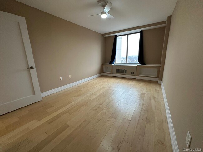 Building Photo - 64-05 Yellowstone Blvd