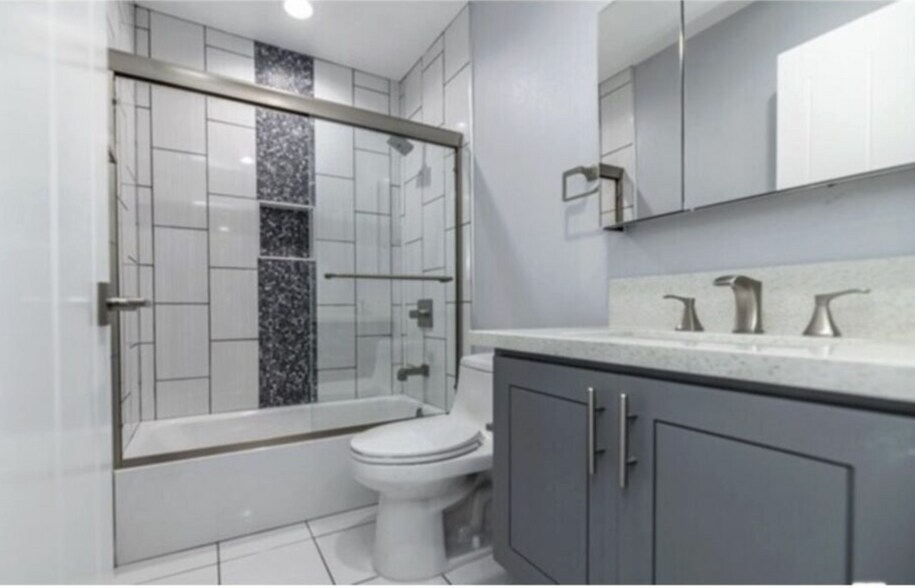 Building Photo - 1120 1/2 N Heliotrope Dr